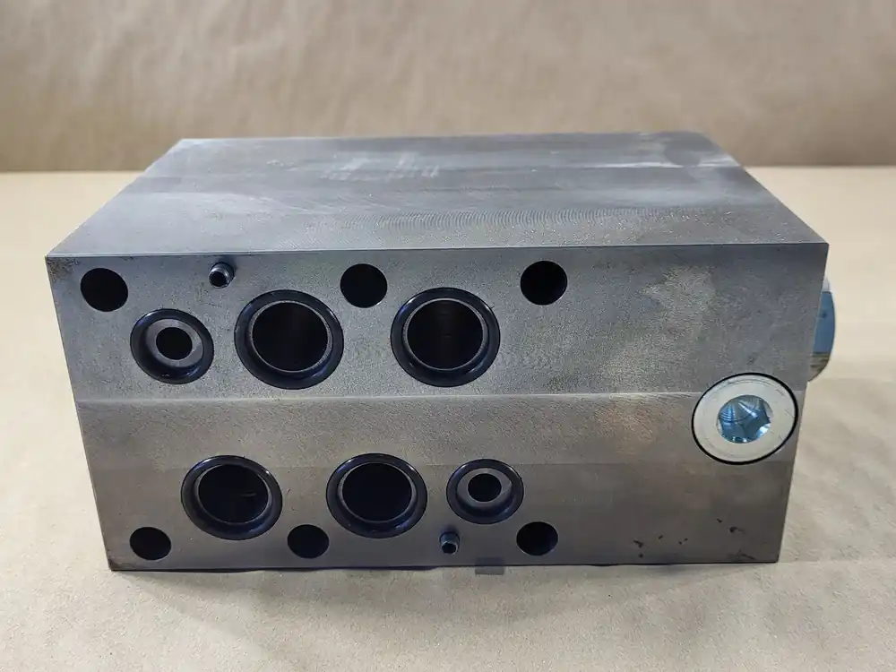 Pilot to Open Check Valve CKIBXCN w/ Hydraulic Manifold Block PME-4522S