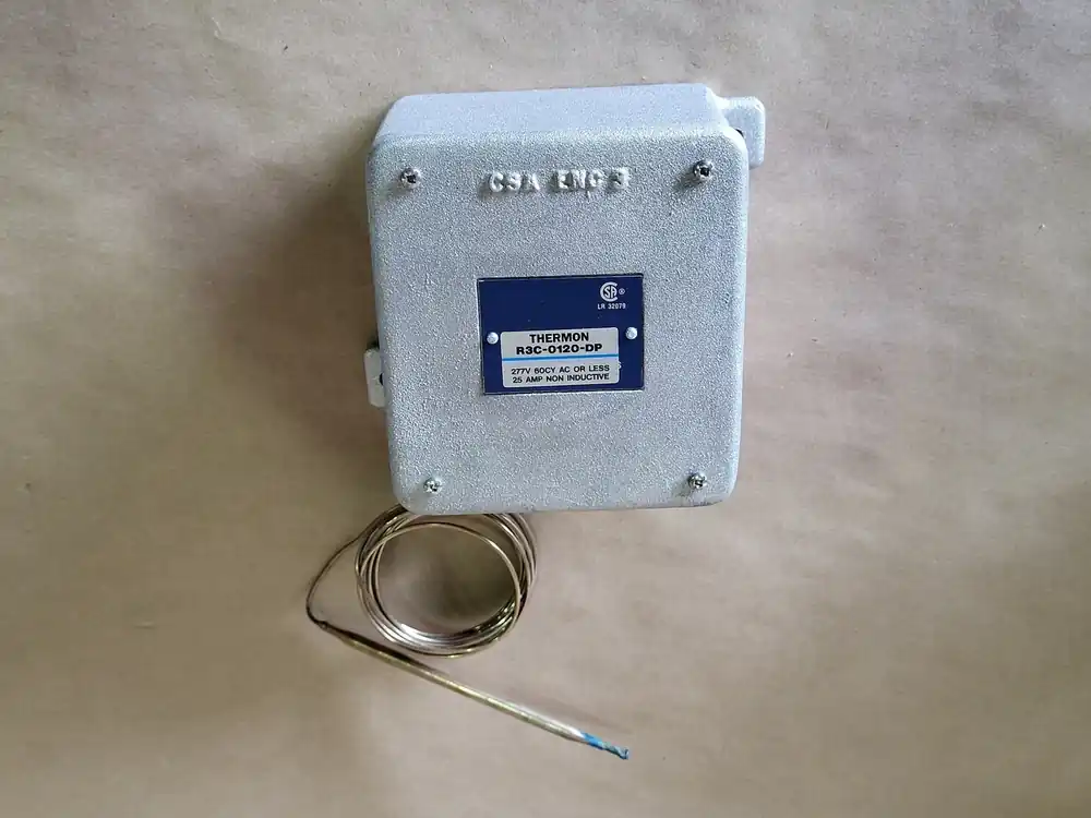 Weatherproof Thermostat R3C-0120-DP