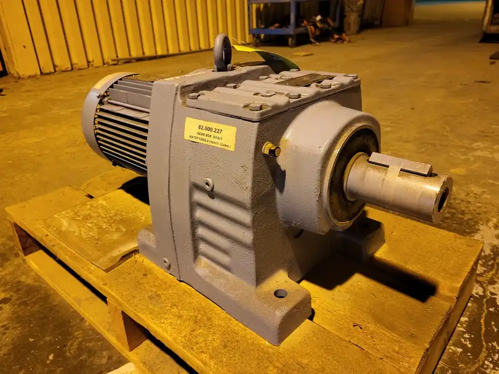 Gear Reducer 63.68 1 Ratio R87A w/ 5 hp, 575V Motor R87DT100L4