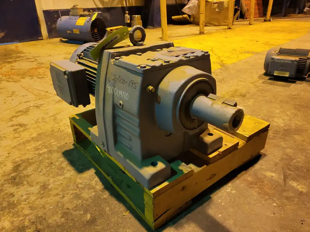 17.08 1 Ratio Inline Gear Reducer Type R87A w/ 5 hp Motor R87DT100L4