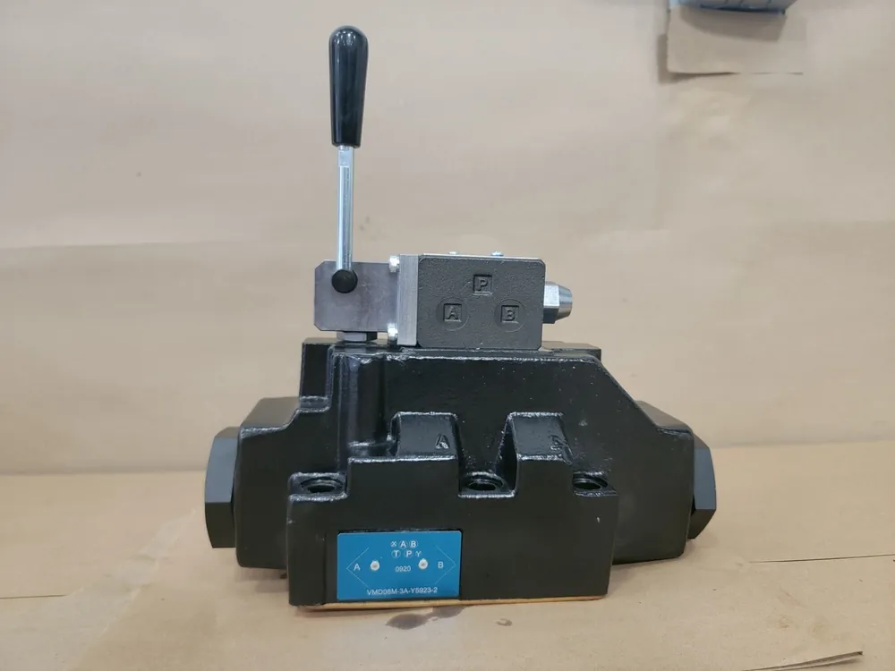 Manual Direction Control Valve VMD03M-3F-G-10-B-PILOT