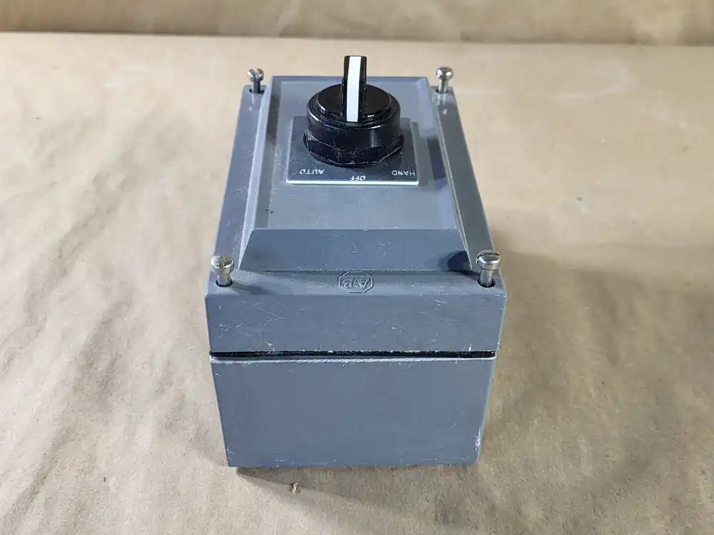Push Button Control Station 800H-R3HA4RL