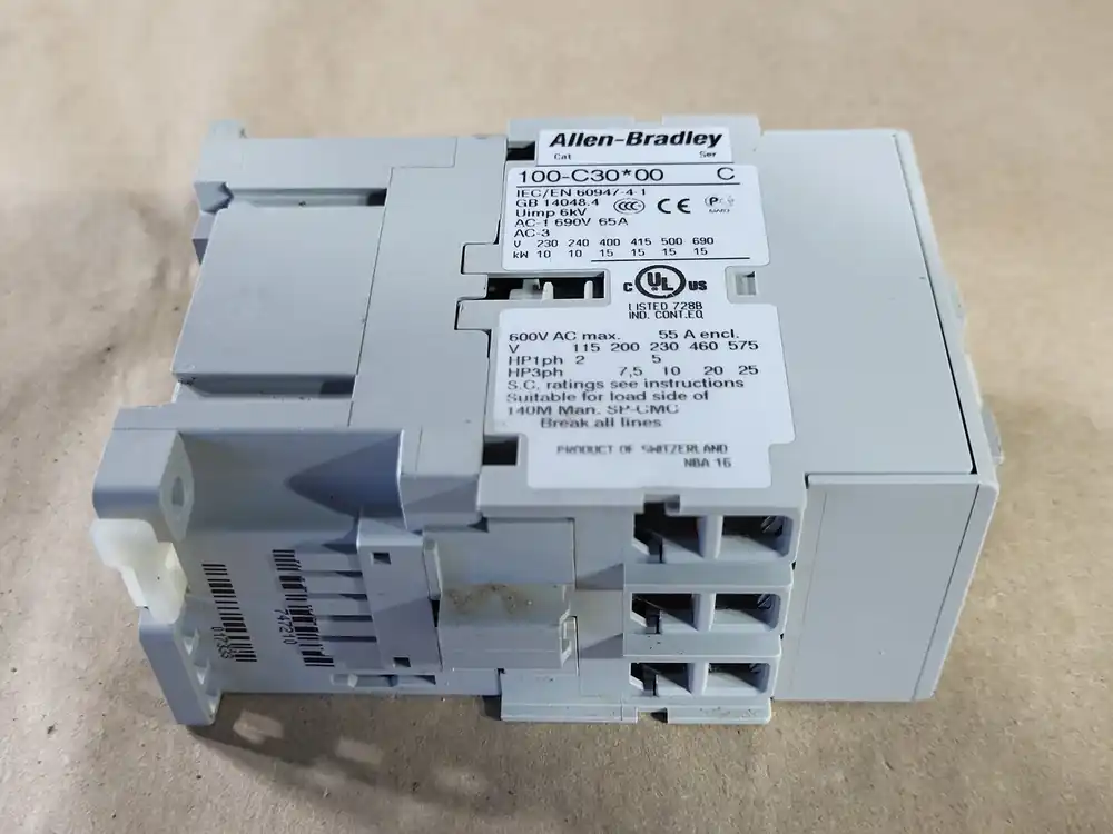 30 Amp 3 Pole 600V Contactor 100-C30D00