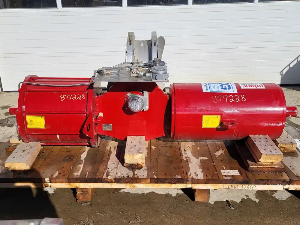 Pneumatic Scotch Yoke Actuator GP-130S-485E/C1 w/ 24" CL600 Shut-Off Valve