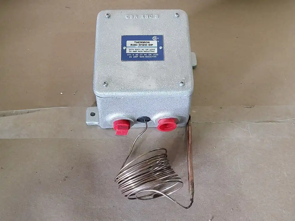 Weatherproof Thermostat R3C-0120-DP