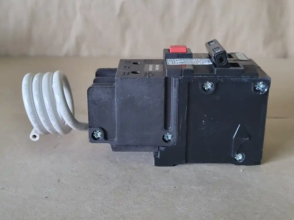 20 Amp 2 Pole 120/240 Volts GFCI Circuit Breaker QE220H