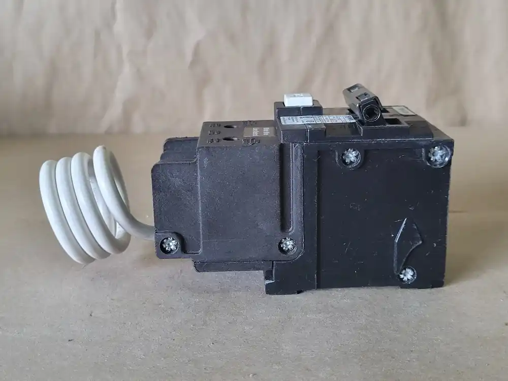 20 Amp 2 Pole 120/240 Volts GFCI Circuit Breaker QF220AH