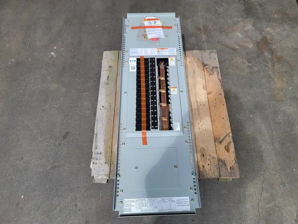 PRL1A3225X30C Panelboard 225A, 120/208V, 30-Circuit Power Distribution